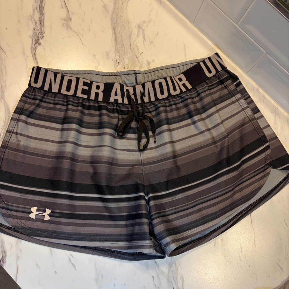 Under‎ Armour Women's Striped Black and Gray Athletic Shorts - Picture 3 of 4